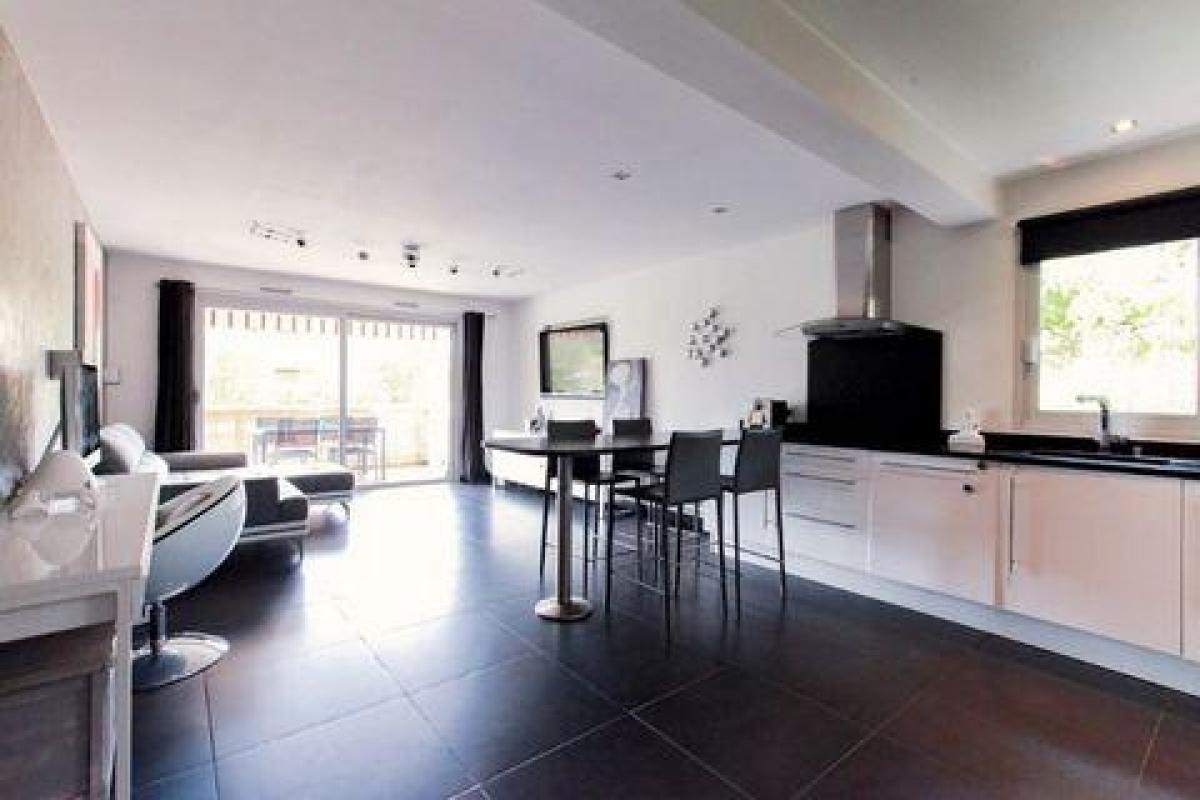 Picture of Condo For Sale in Le Cannet, Cote d'Azur, France