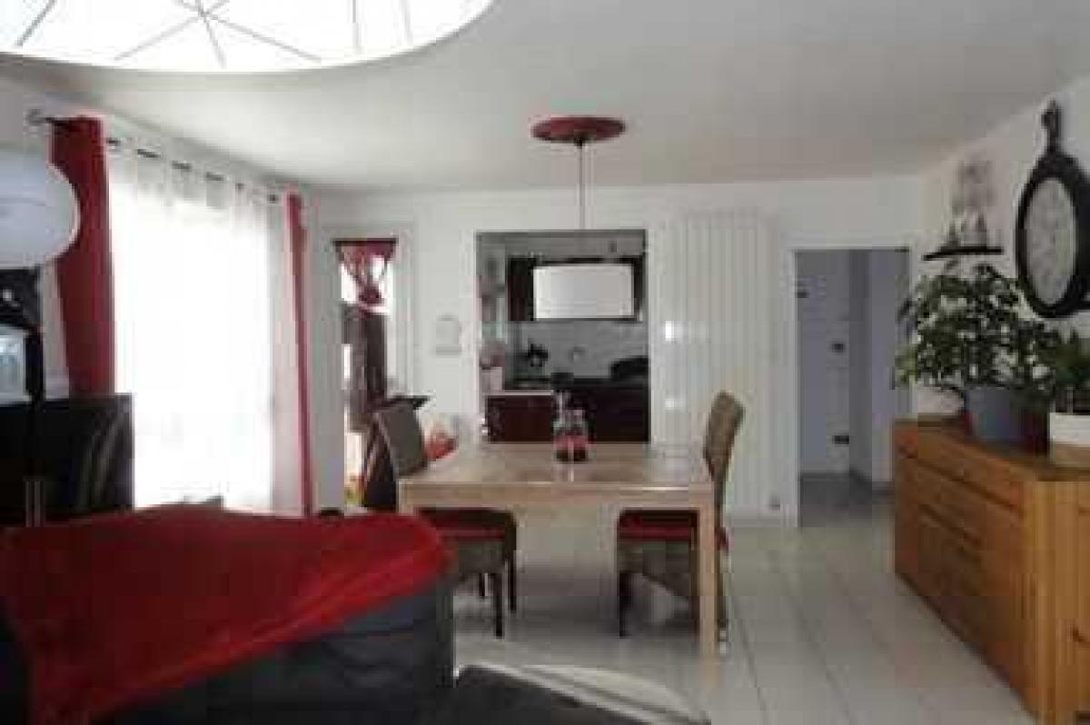 Picture of Condo For Sale in Uzes, Languedoc Roussillon, France