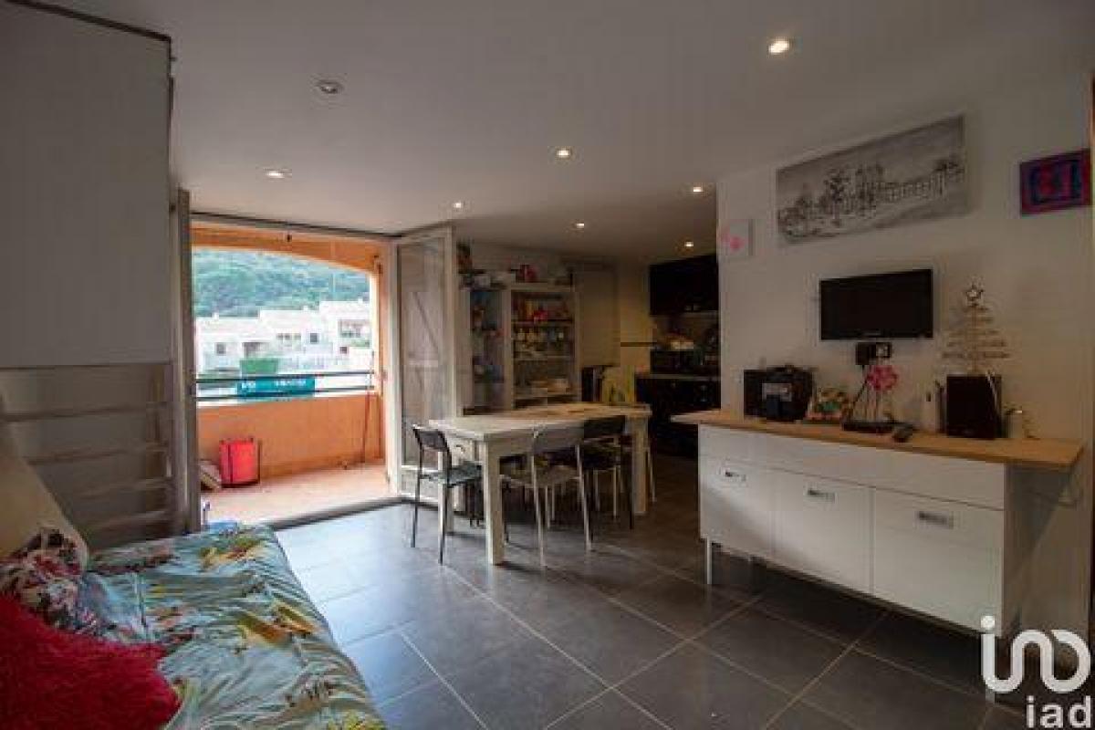 Picture of Condo For Sale in Cavalaire Sur Mer, Cote d'Azur, France