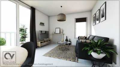 Condo For Sale in Cenon, France