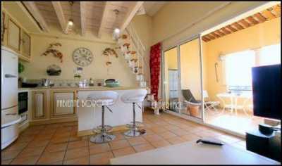 Condo For Sale in Mallemort, France