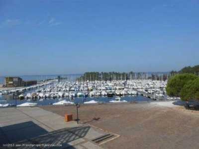 Condo For Sale in Hourtin, France