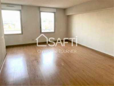 Apartment For Sale in Bordeaux, France