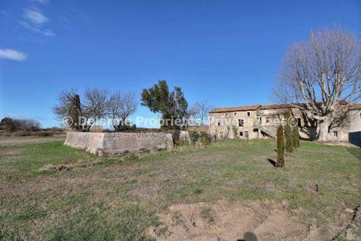 Picture of Home For Sale in Uzes, Languedoc Roussillon, France