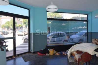 Retail For Sale in Cannes, France