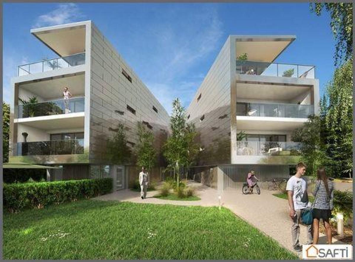 Picture of Apartment For Sale in Bordeaux, Aquitaine, France