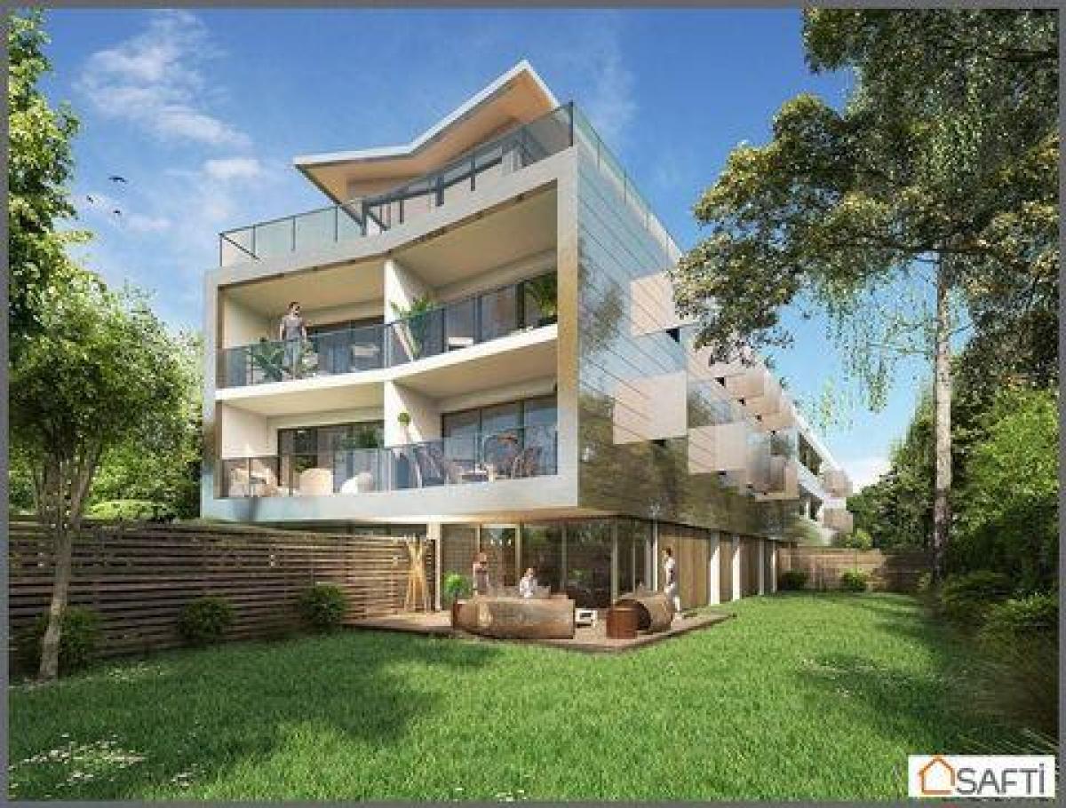Picture of Apartment For Sale in Bordeaux, Aquitaine, France