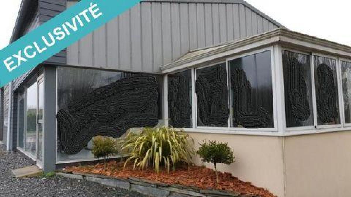 Picture of Office For Sale in Nozay, Bretagne, France