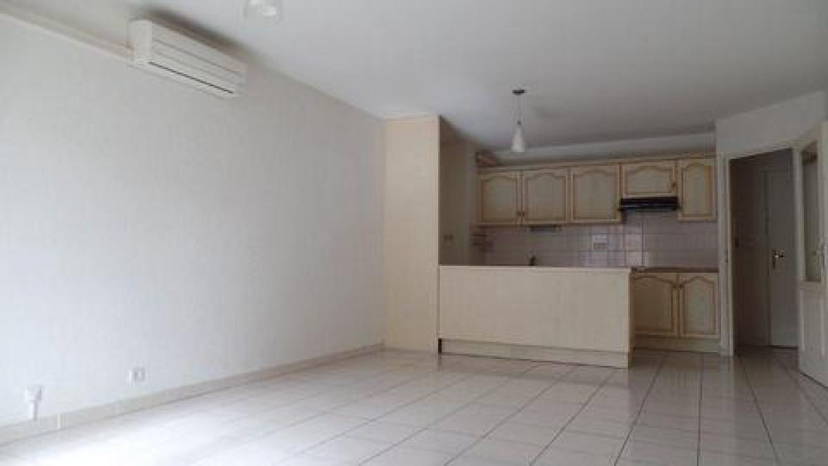 Picture of Apartment For Sale in Nimes, Languedoc Roussillon, France