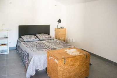 Retail For Sale in Tarascon, France