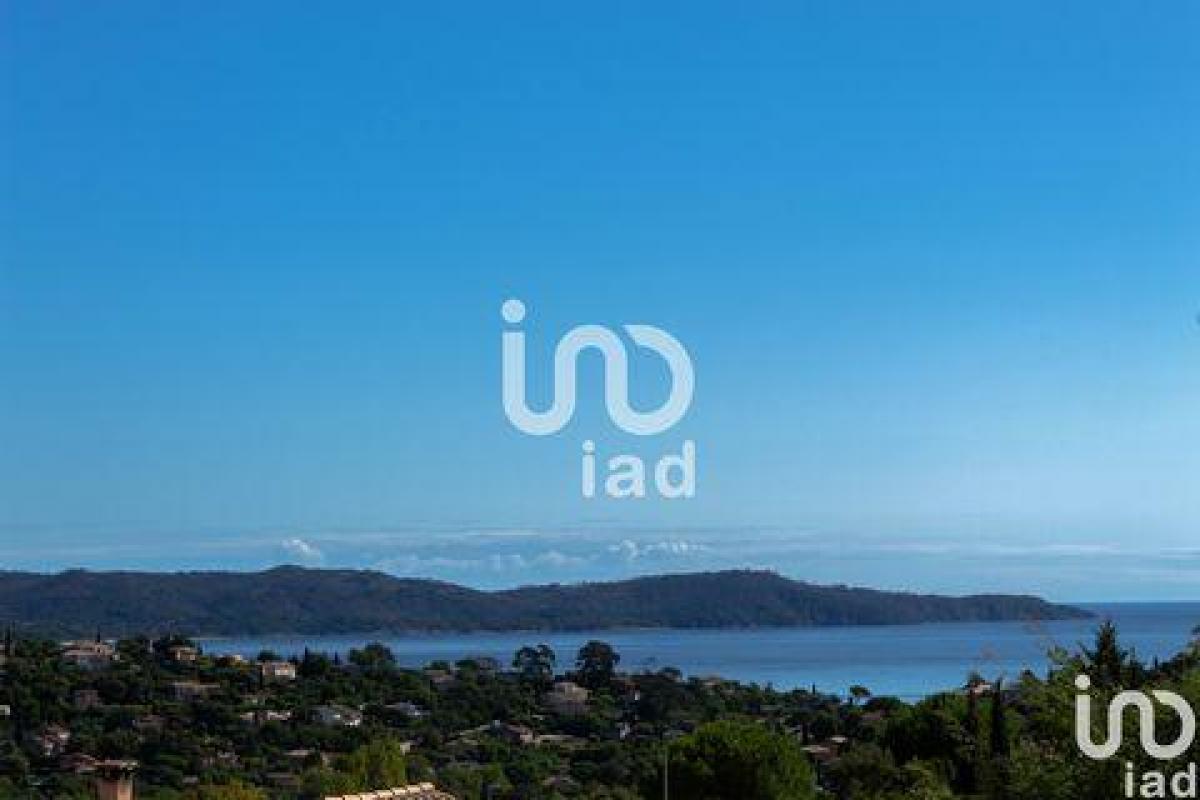 Picture of Condo For Sale in Cavalaire Sur Mer, Cote d'Azur, France