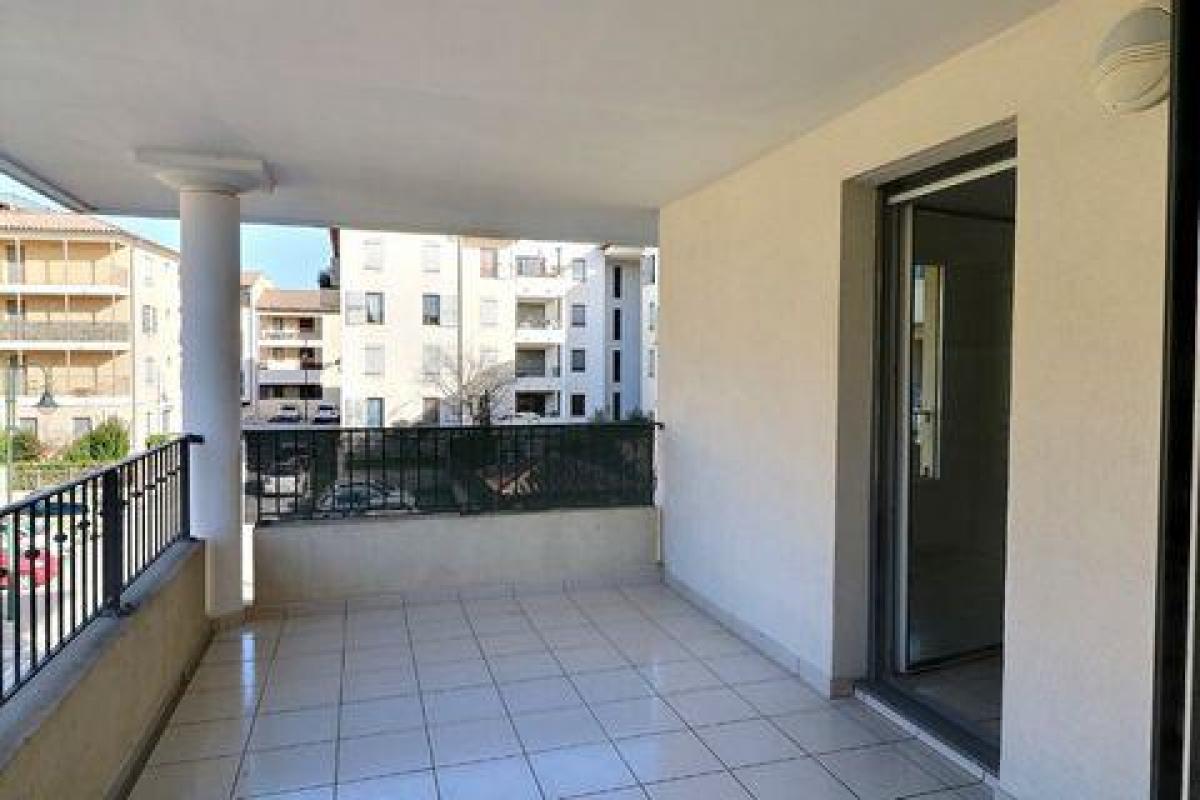 Picture of Condo For Sale in Uzes, Languedoc Roussillon, France