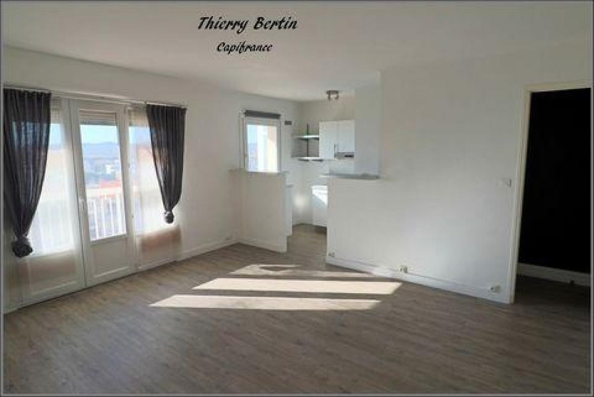 Picture of Apartment For Sale in Frejus, Cote d'Azur, France