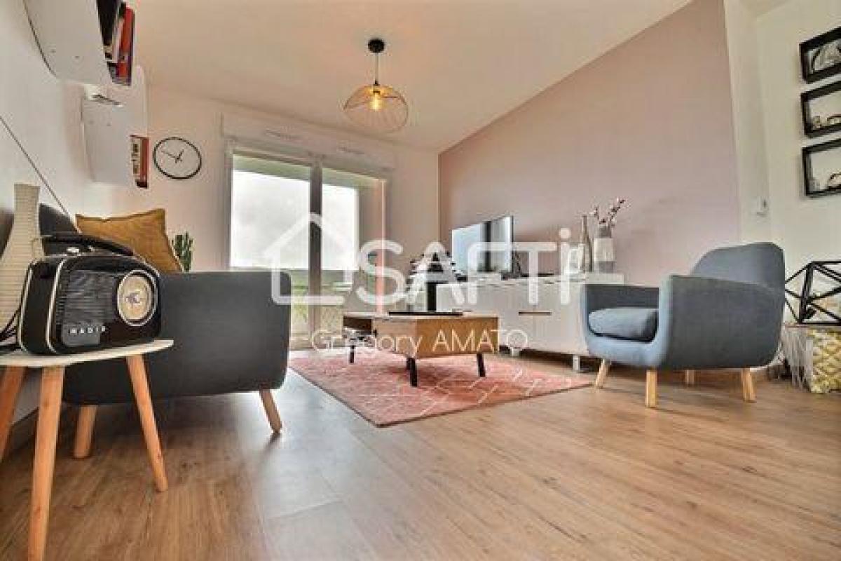 Picture of Apartment For Sale in Bruges, Aquitaine, France