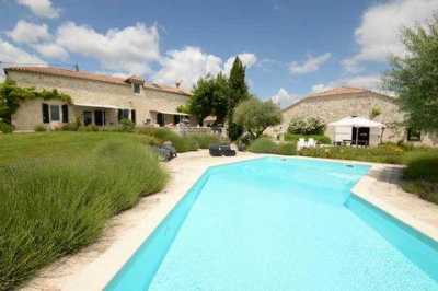 Retail For Sale in Beauville, France