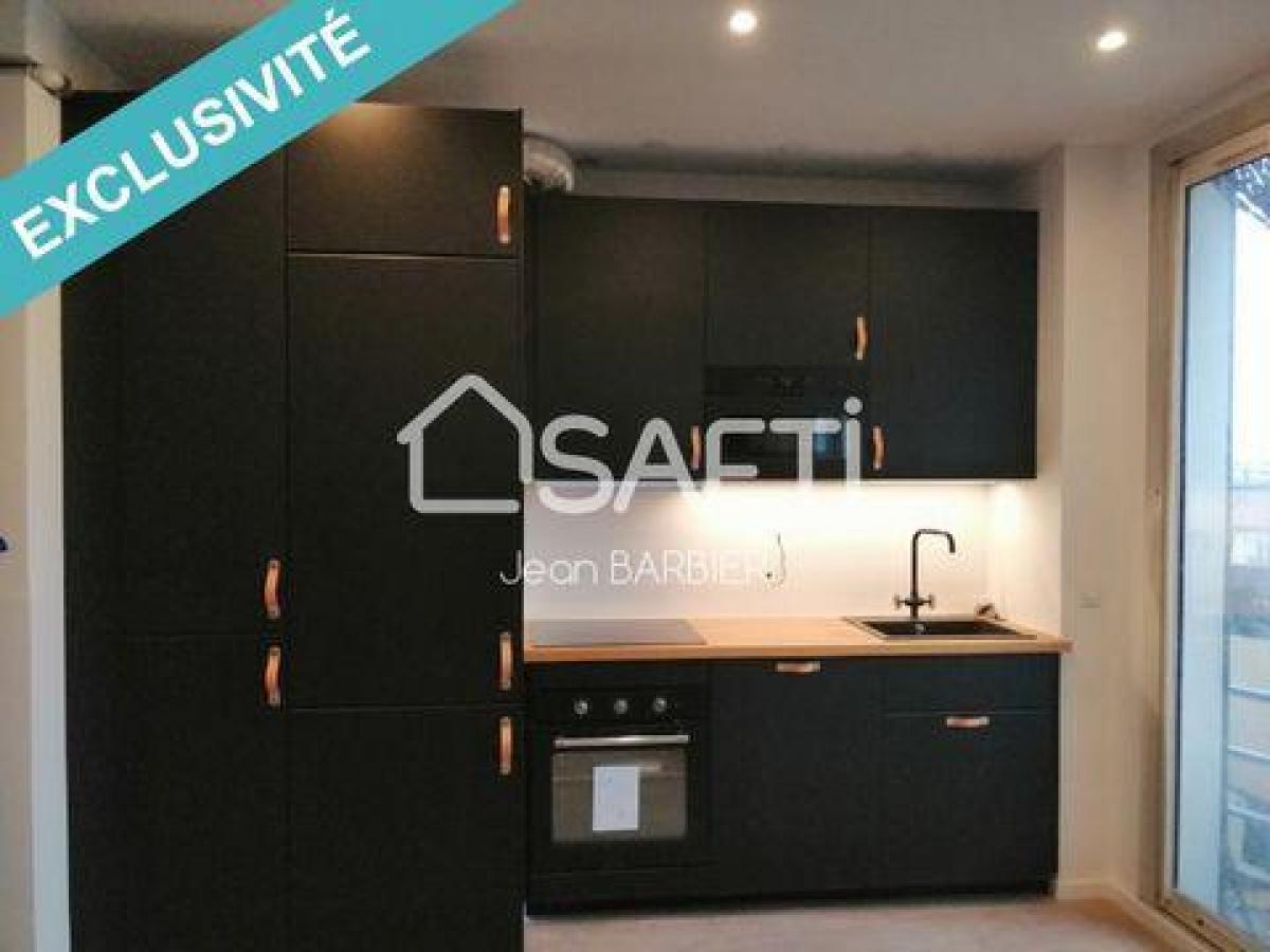 Picture of Apartment For Sale in Toulon, Provence-Alpes-Cote d'Azur, France