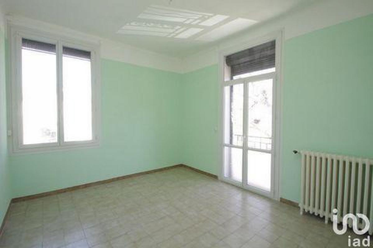 Picture of Condo For Sale in Nimes, Languedoc Roussillon, France