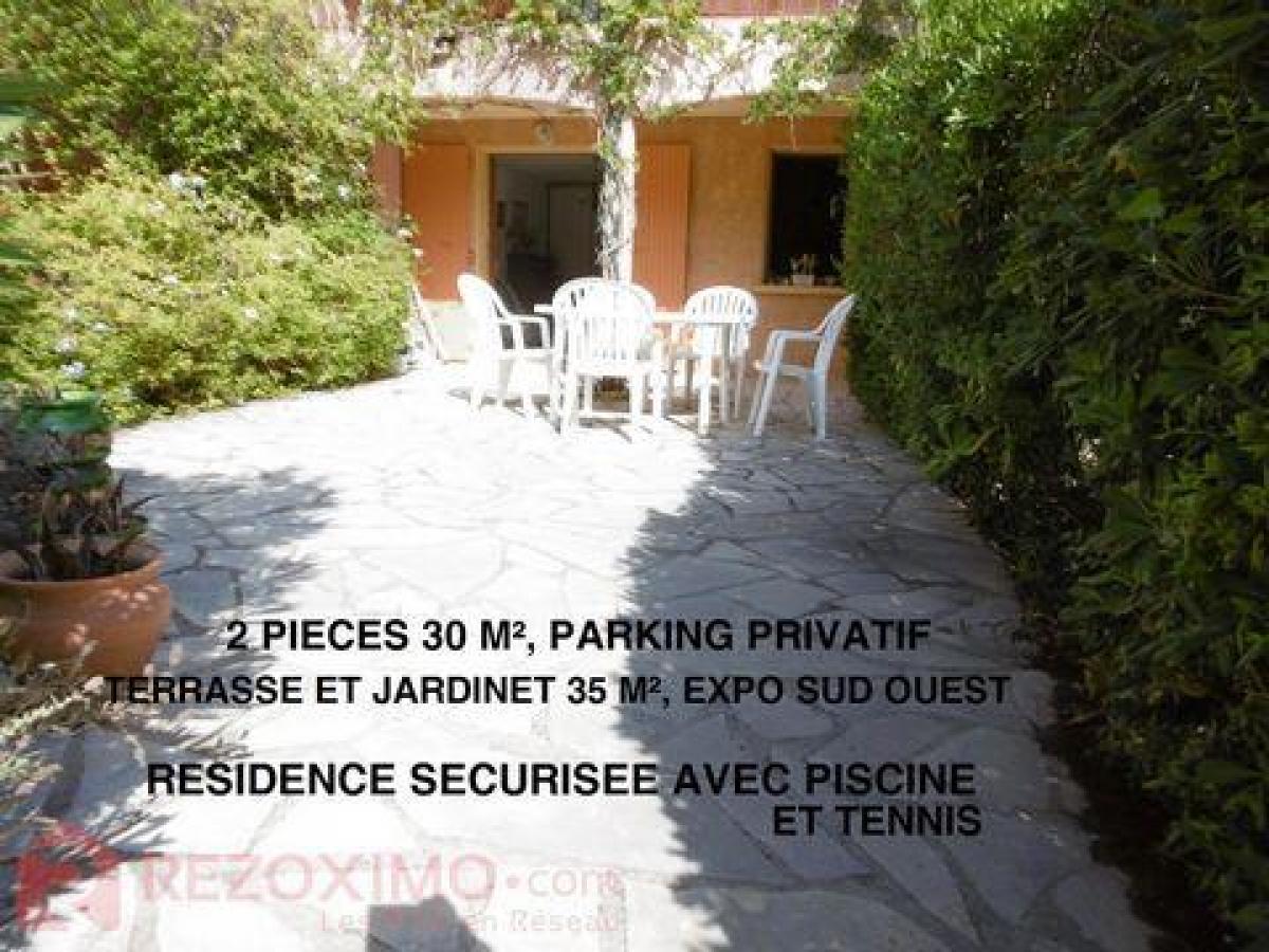 Picture of Condo For Sale in Cavalaire Sur Mer, Cote d'Azur, France