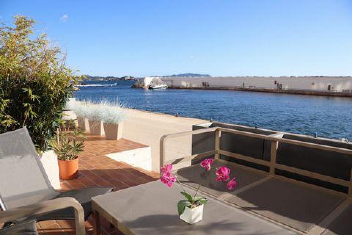 Picture of Condo For Sale in Bandol, Cote d'Azur, France