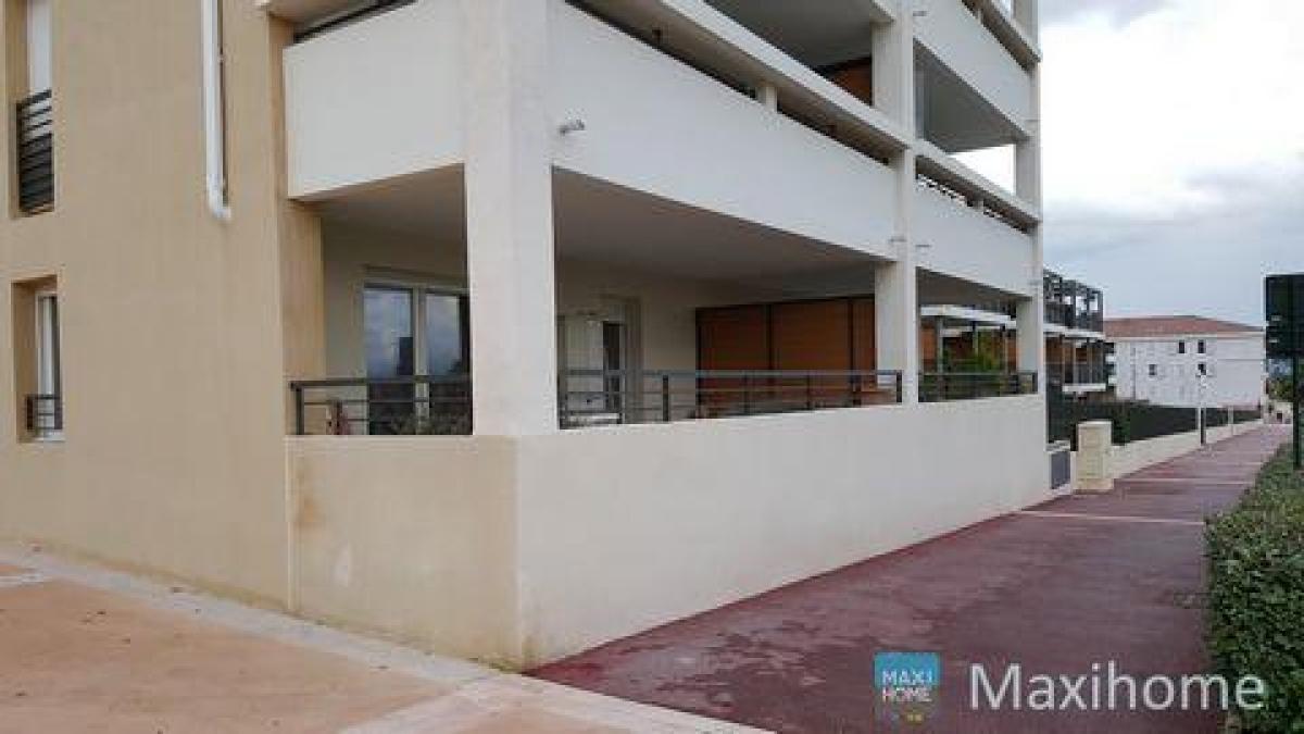 Picture of Condo For Sale in Cuers, Provence-Alpes-Cote d'Azur, France