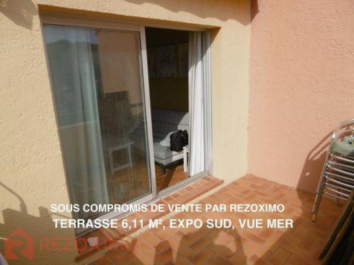 Picture of Condo For Sale in Cavalaire Sur Mer, Cote d'Azur, France