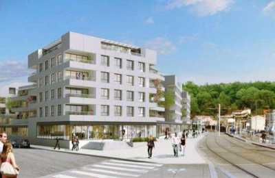 Condo For Sale in Cenon, France