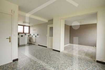 Condo For Sale in Garchizy, France