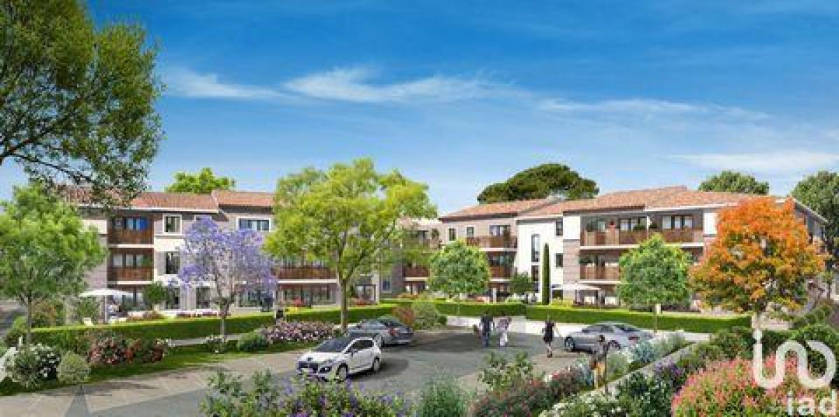 Picture of Condo For Sale in Monteux, Provence-Alpes-Cote d'Azur, France