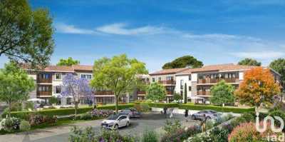 Condo For Sale in Monteux, France
