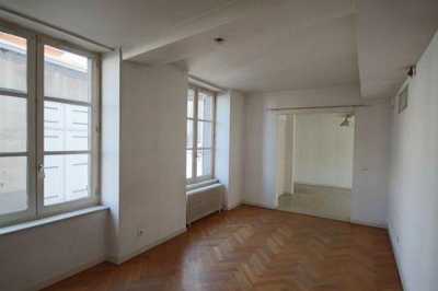 Condo For Sale in Riom, France