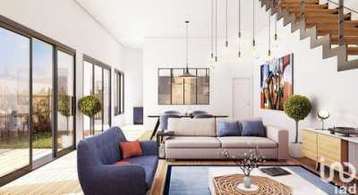 Apartment For Sale in Bordeaux, France