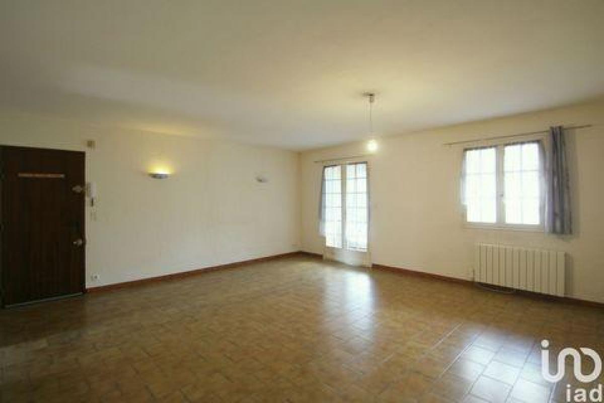 Picture of Condo For Sale in Le Beausset, Provence-Alpes-Cote d'Azur, France