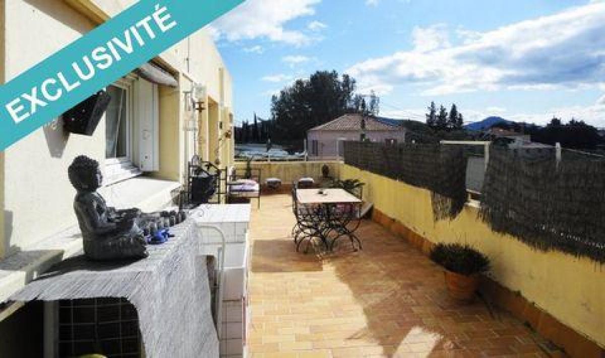 Picture of Apartment For Sale in La Crau, Provence-Alpes-Cote d'Azur, France