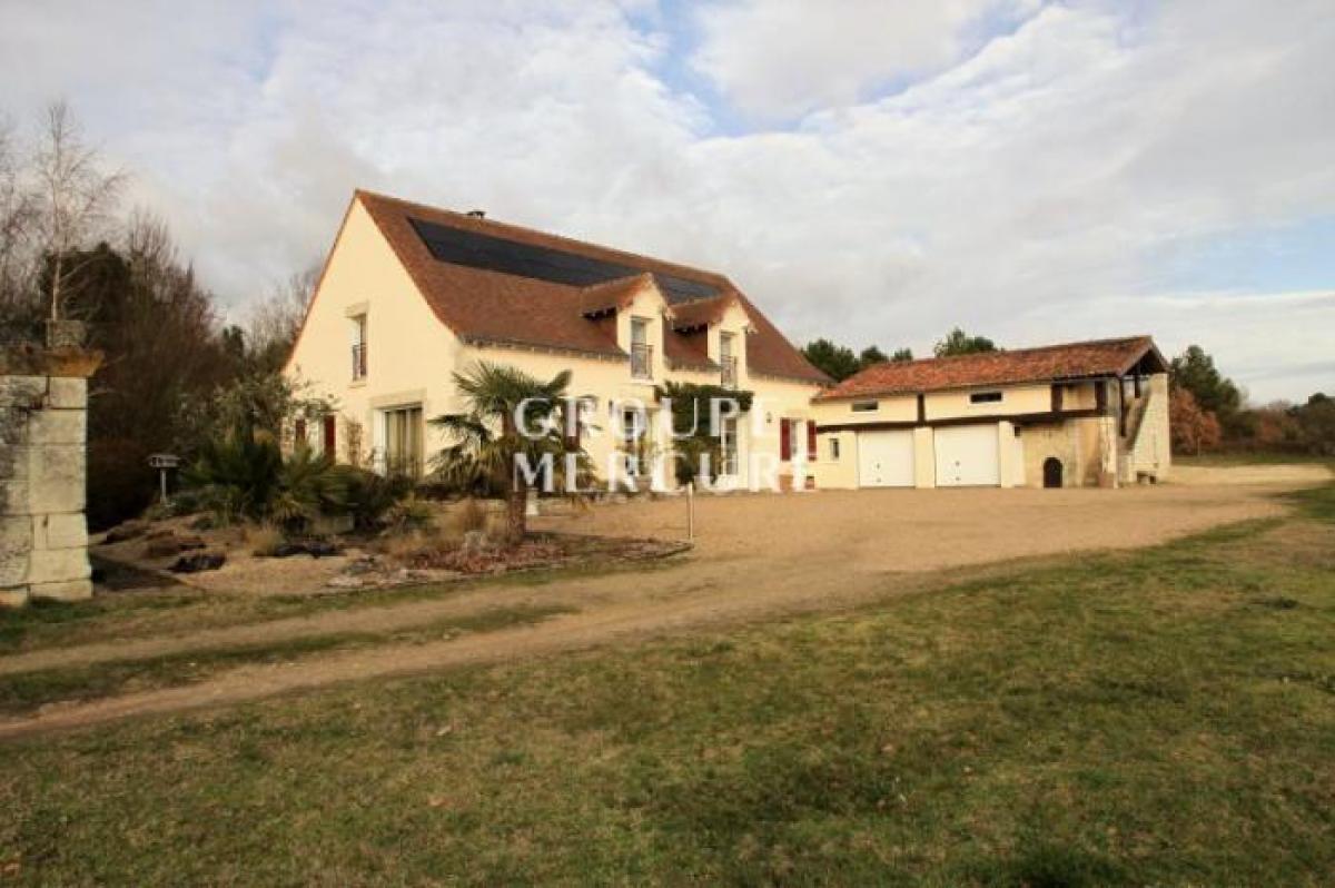 Picture of Farm For Sale in Chatellerault, Poitou Charentes, France