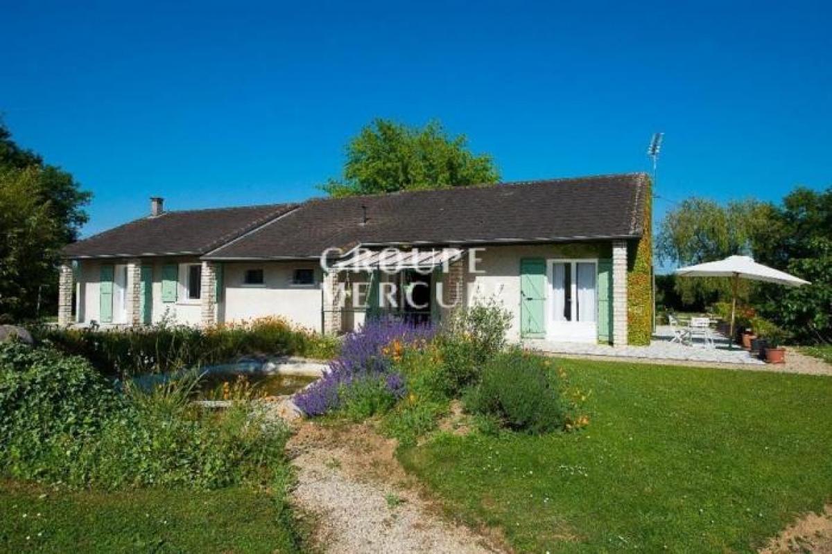 Picture of Home For Sale in Charroux, Auvergne, France