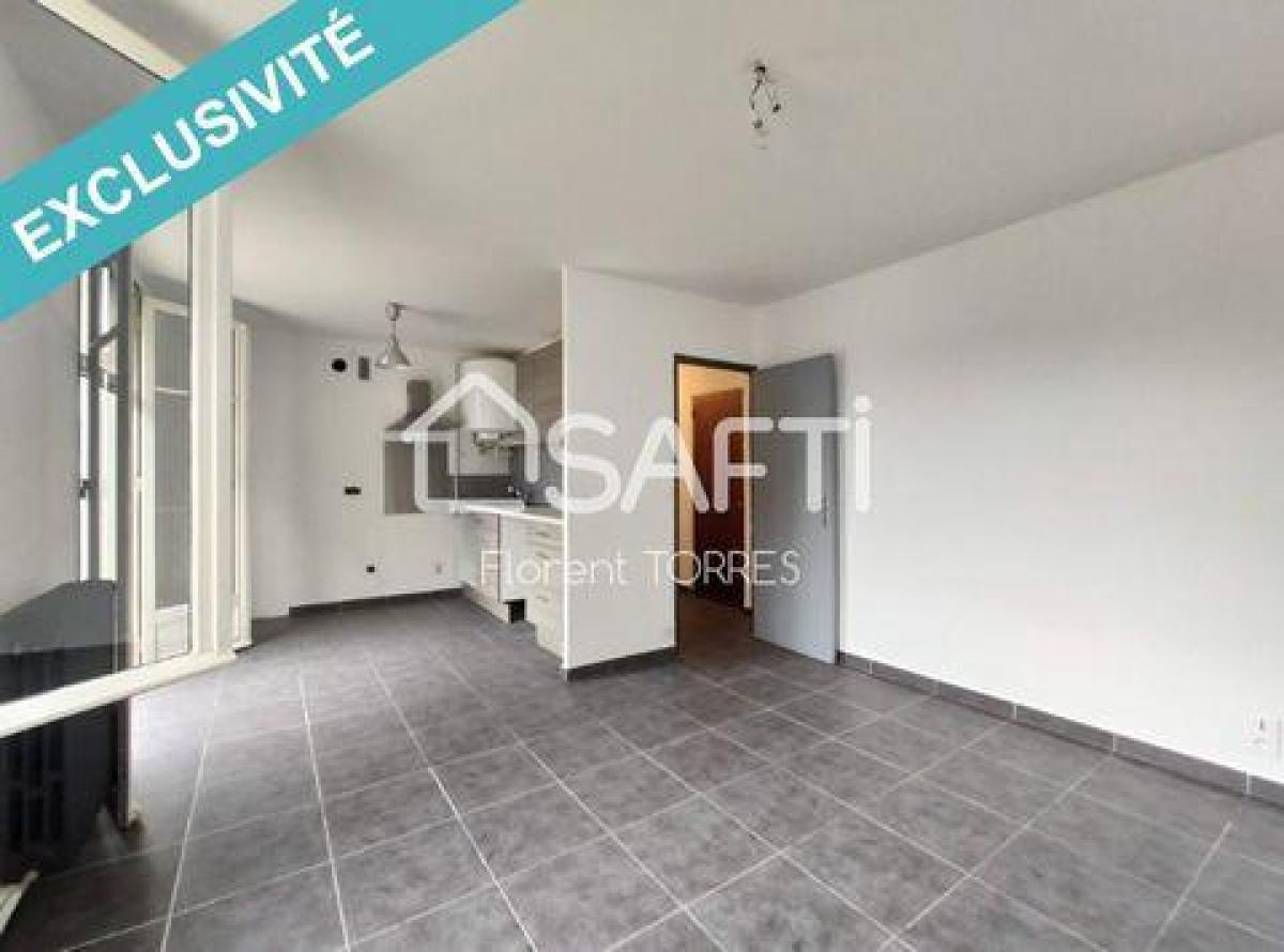 Picture of Apartment For Sale in Toulon, Provence-Alpes-Cote d'Azur, France