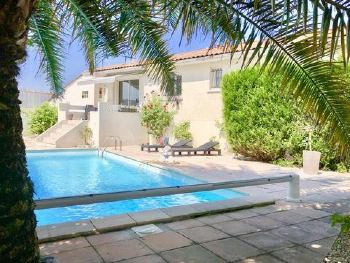 Picture of Retail For Sale in Bordeaux, Aquitaine, France