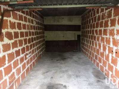 Retail For Sale in Saintes, France