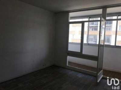 Condo For Sale in Cenon, France