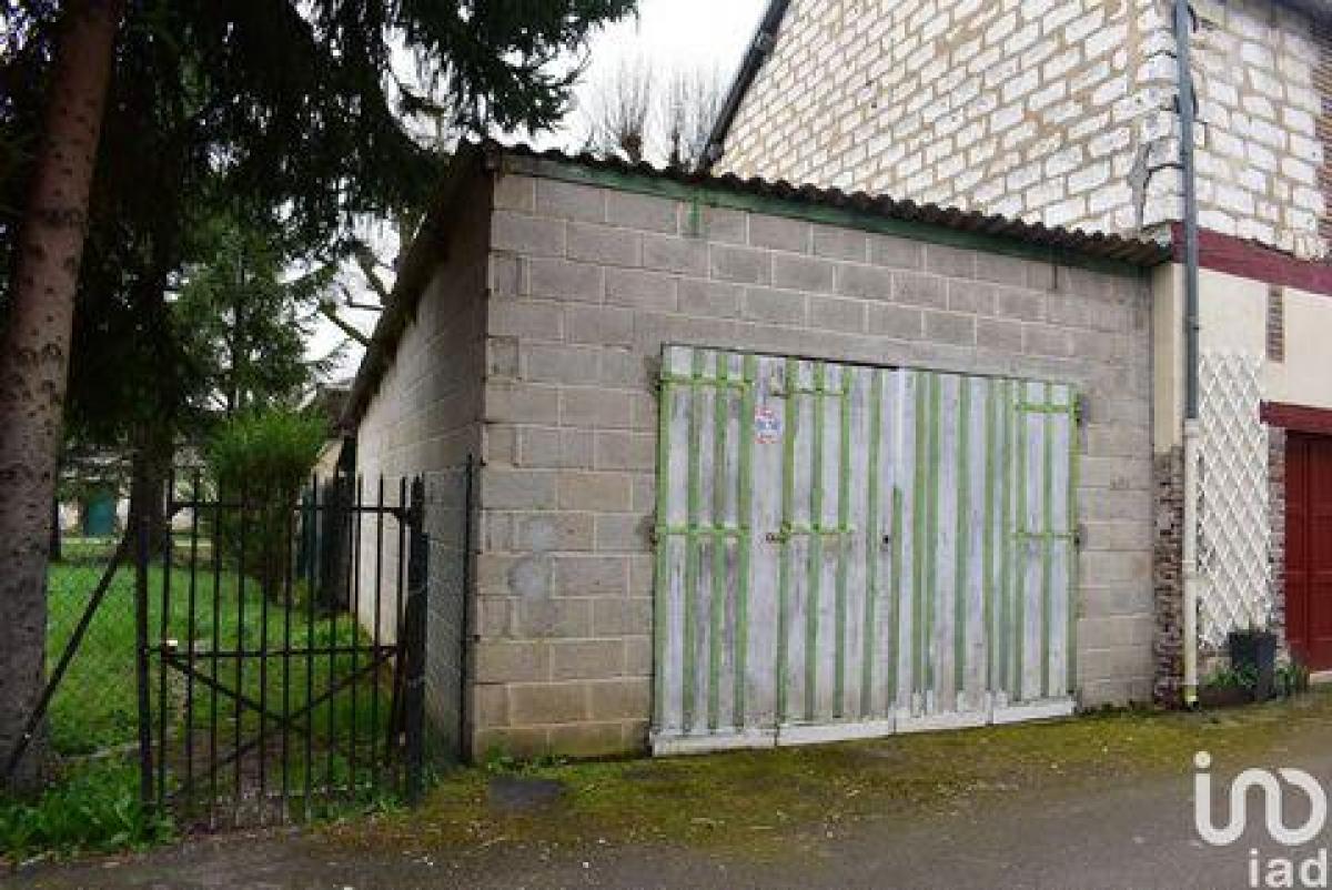 Picture of Retail For Sale in Bagneaux, Bourgogne, France