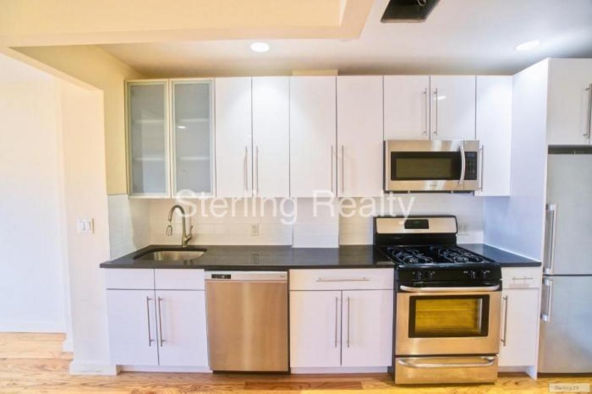 Picture of Condo For Rent in Long Island City, New York, United States