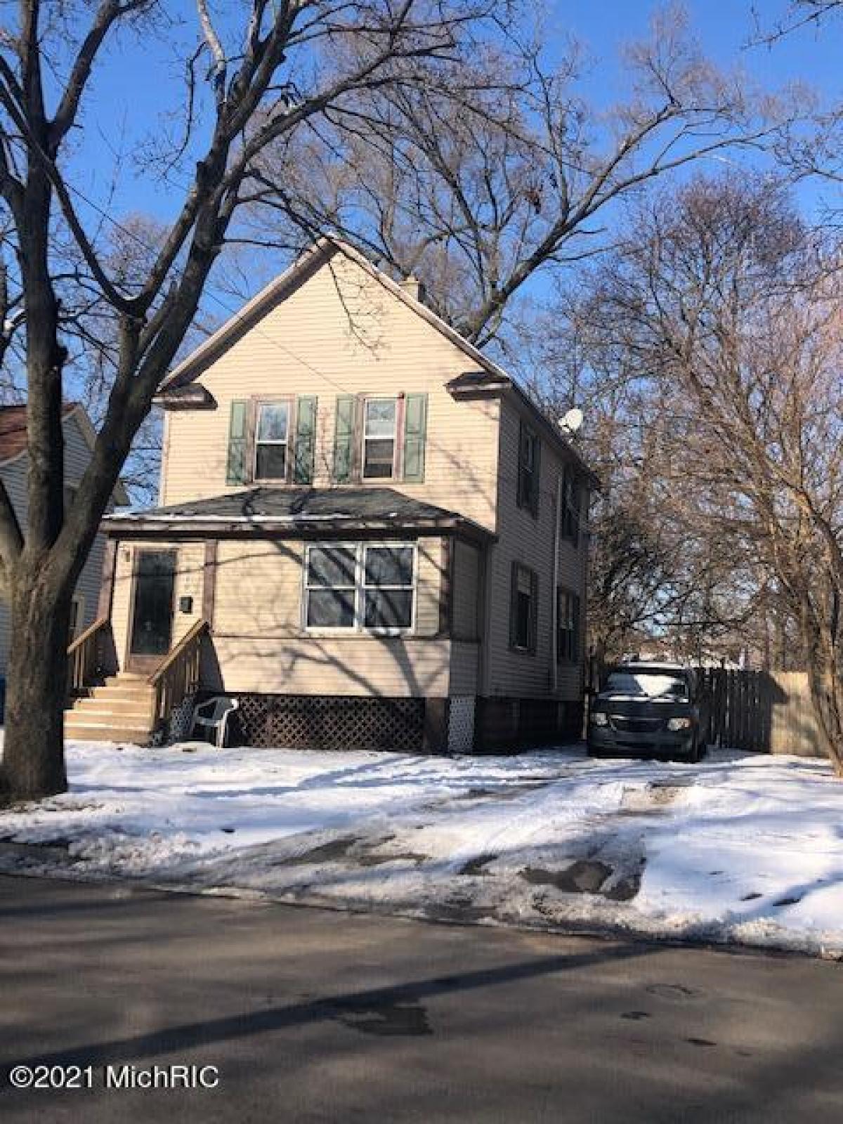 Picture of Home For Sale in Kalamazoo, Michigan, United States