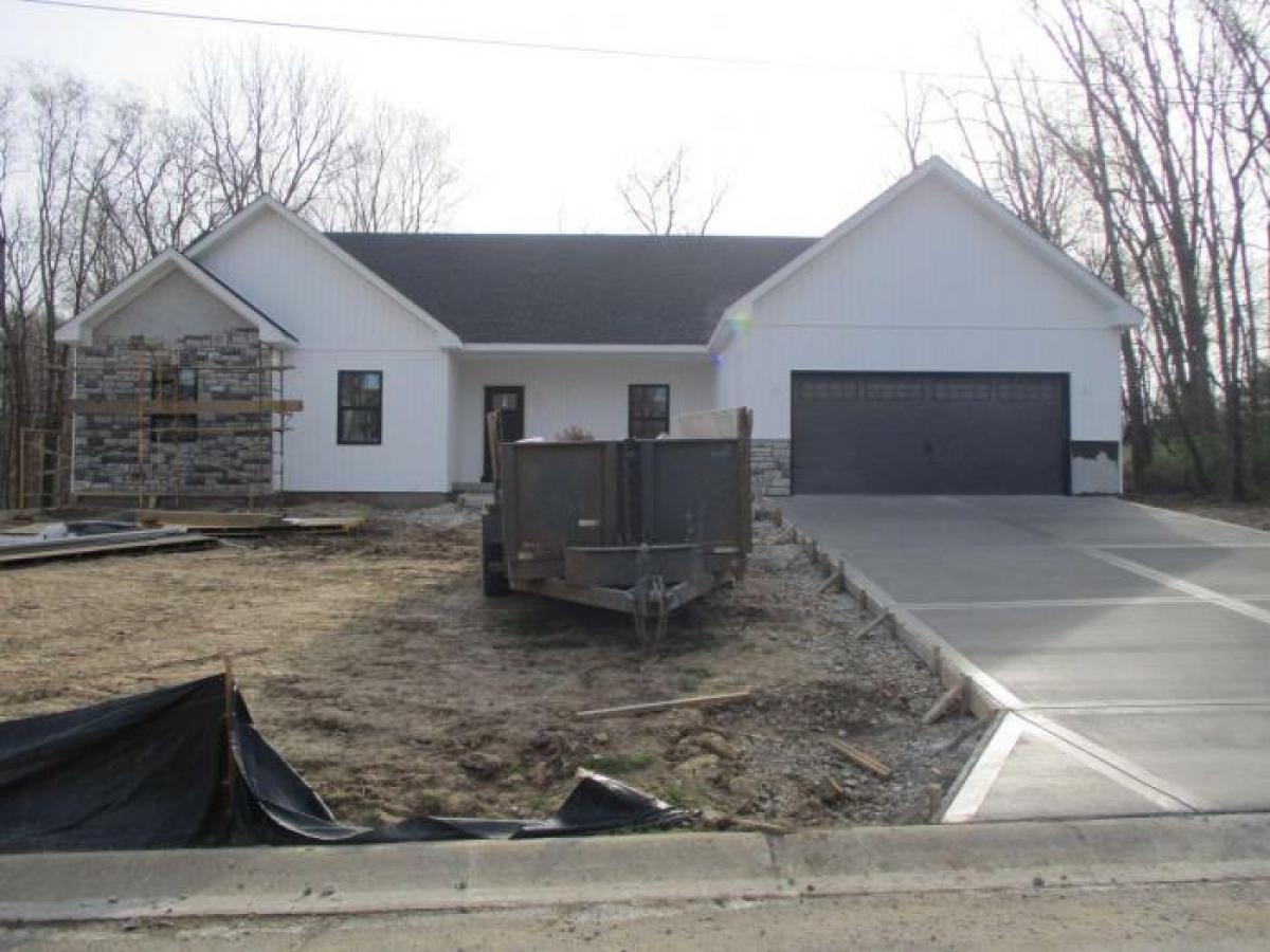 Picture of Home For Sale in Crawfordsville, Indiana, United States