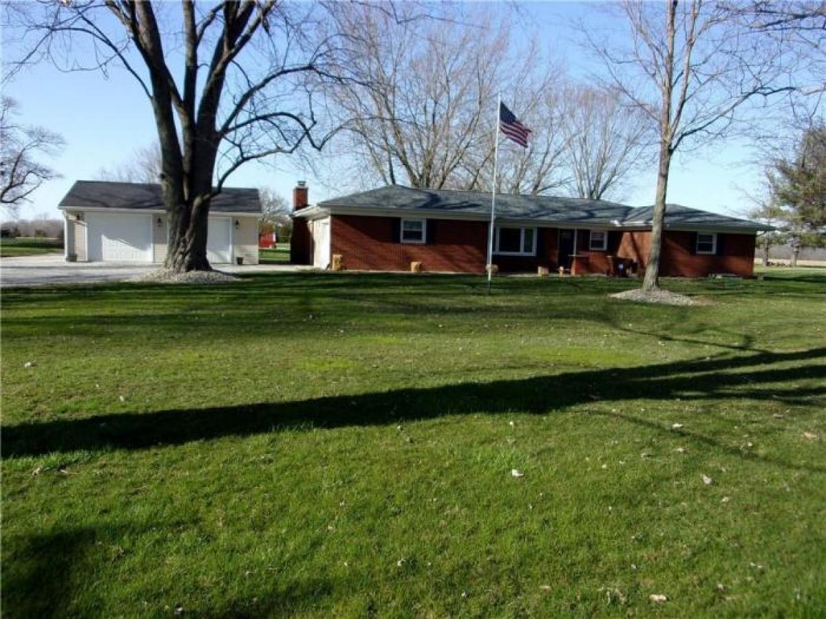 Picture of Home For Sale in Crawfordsville, Indiana, United States