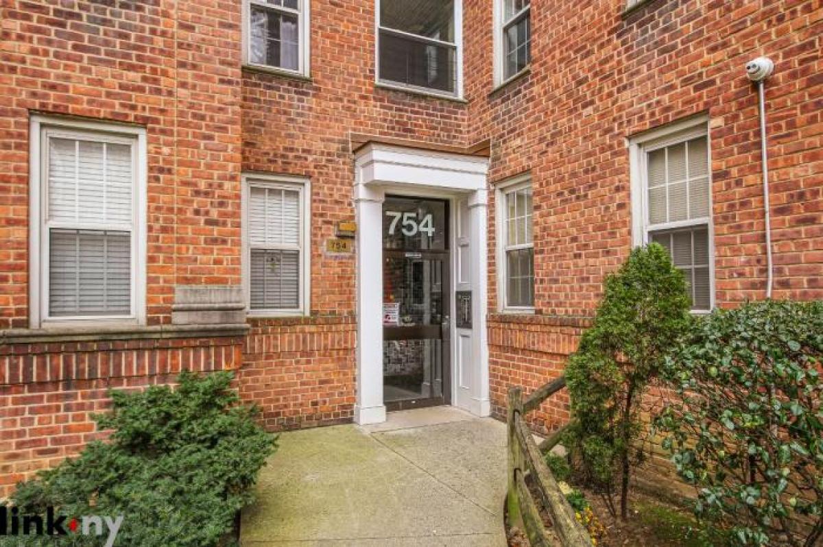 Picture of Apartment For Sale in Bronxville, New York, United States