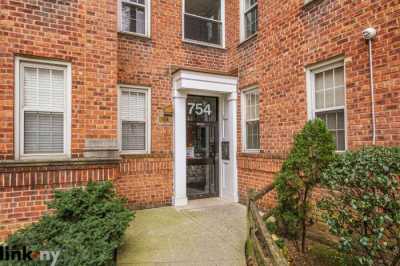 Apartment For Sale in Bronxville, New York