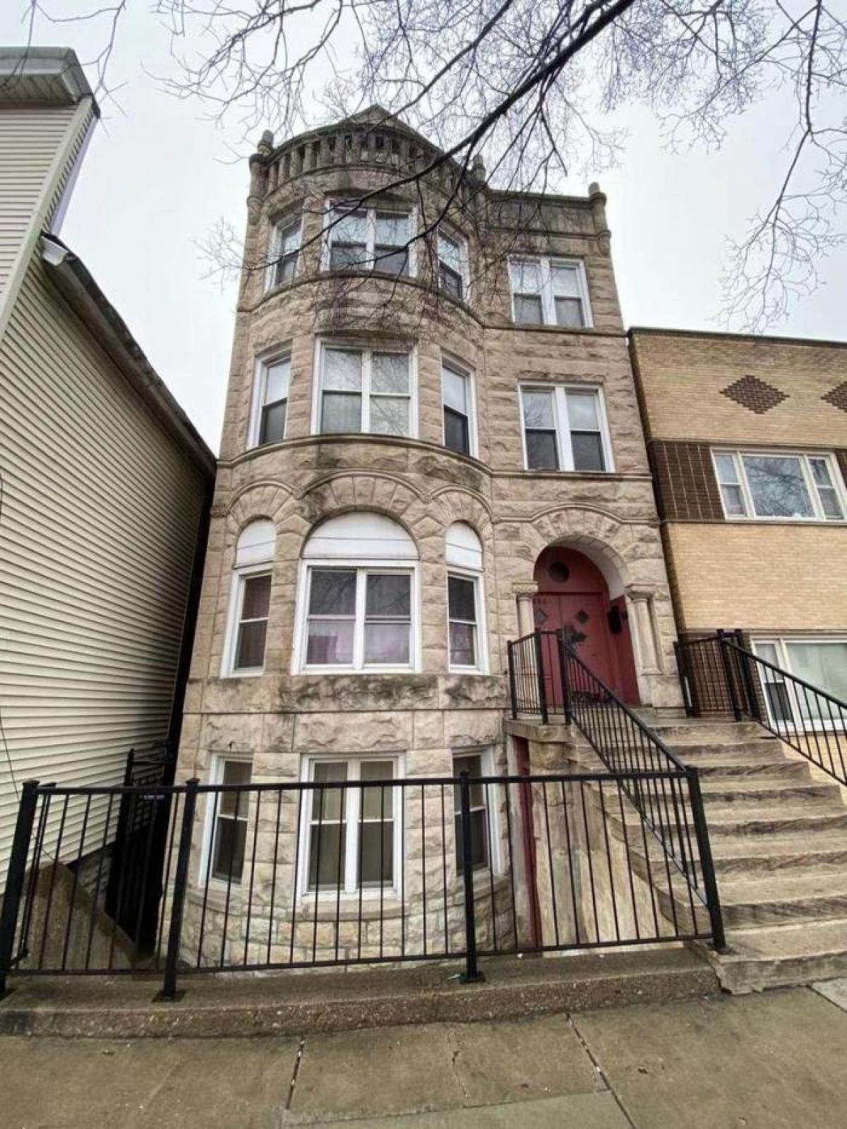 Picture of Multi-Family Home For Sale in Chicago, Illinois, United States