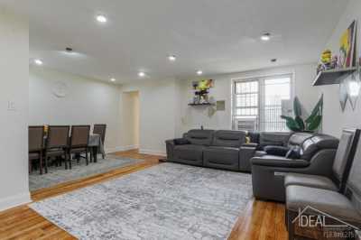 Apartment For Sale in Flushing, New York