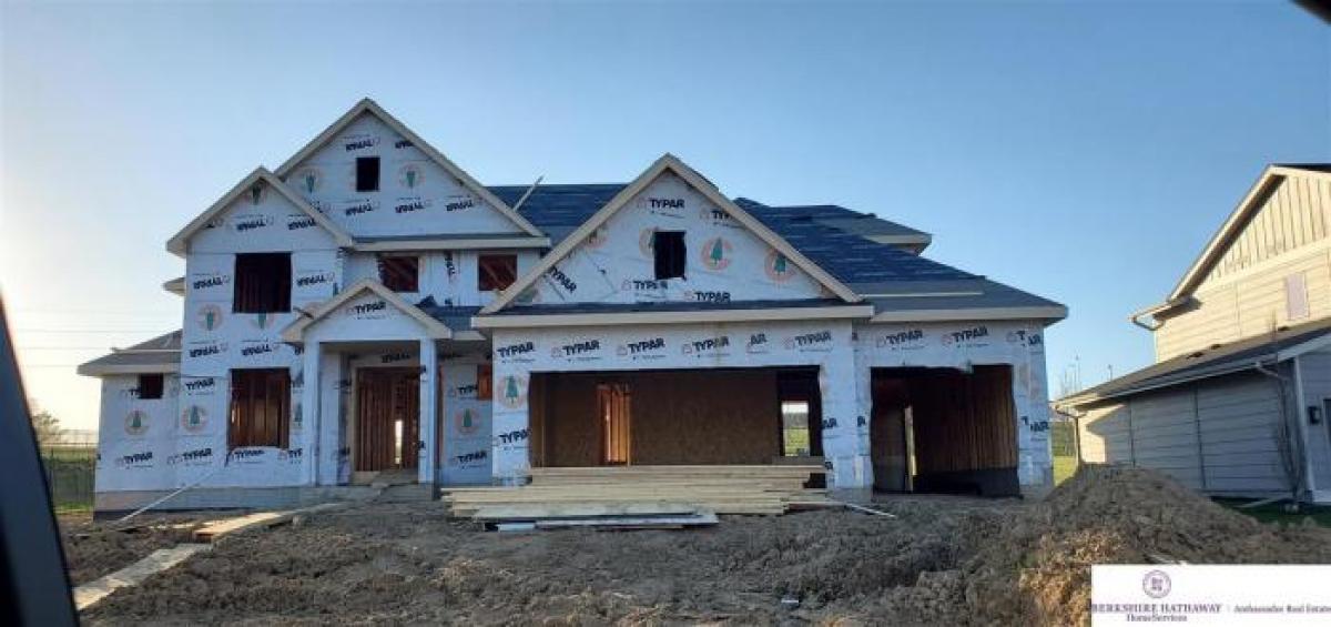 Picture of Home For Sale in Elkhorn, Nebraska, United States