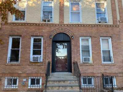 Apartment For Rent in Woodside, New York